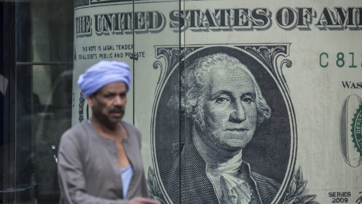 الحكومة المصرية تؤجل المشروعات الدولارية لترشيد الإنفاق العام