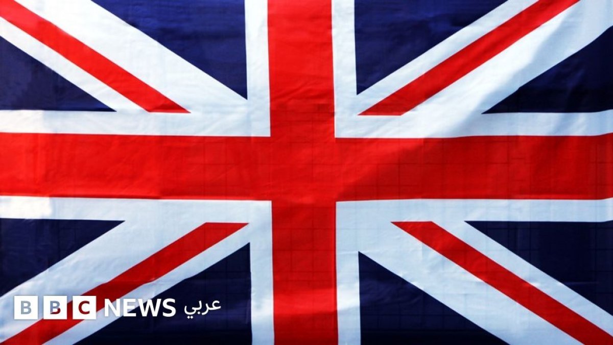 القط لاري يرحب برئيس الوزراء البريطاني الجديد آندي بورنهام في داونينغ ستريت