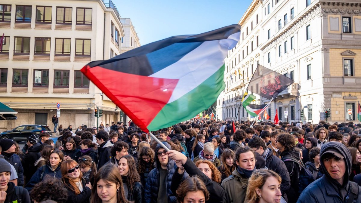 وفاة مغربي ببولونيا: احتجاجات واسعة ومطالبات بتحقيق بعد تدخل الشرطة الإيطالية