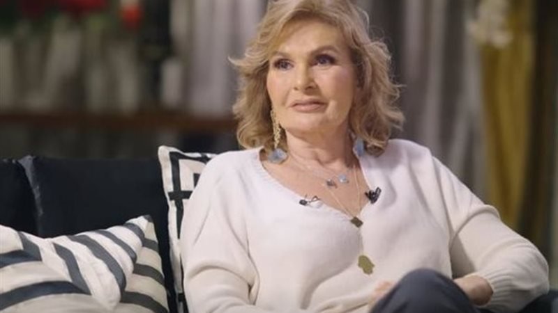 حصري لـ 'سعودي 365': يسرا أيقونة الموضة الملهمة للمرأة الخمسينية